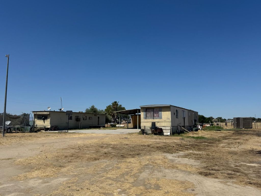 Image 8 of property listing at 19540 W Central Avenue, Kerman, CA 93630