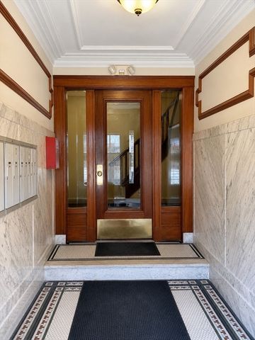 15 Colliston Rd 6, Boston, MA 02135