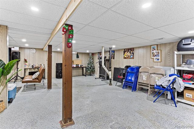 940 Stewart Avenue, Lincoln Park, MI 48146