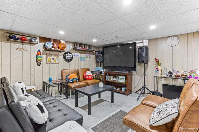 940 Stewart Avenue, Lincoln Park, MI 48146