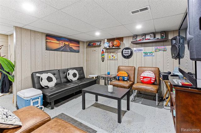 940 Stewart Avenue, Lincoln Park, MI 48146