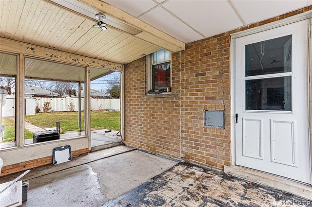 940 Stewart Avenue, Lincoln Park, MI 48146