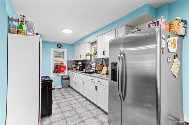 940 Stewart Avenue, Lincoln Park, MI 48146