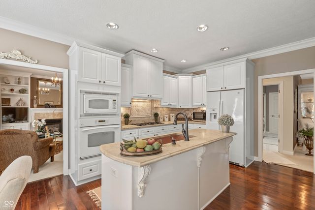 10224 Water Crest Drive, Fishers, IN 46038
