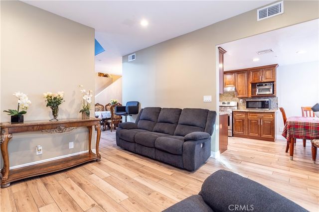 9146 Lemona Avenue 105, North Hills, CA 91343