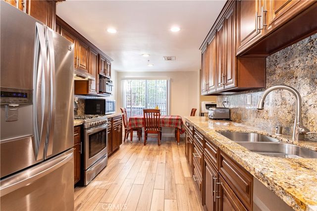 9146 Lemona Avenue 105, North Hills, CA 91343