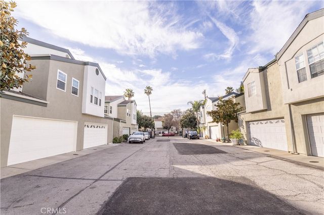 9146 Lemona Avenue 105, North Hills, CA 91343