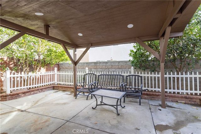 9146 Lemona Avenue 105, North Hills, CA 91343