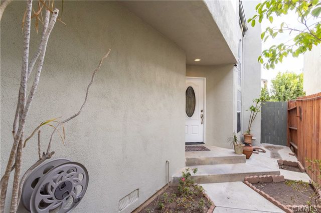 9146 Lemona Avenue 105, North Hills, CA 91343
