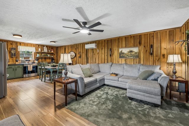 238 Rarick Ln, Gainesboro, TN 38562