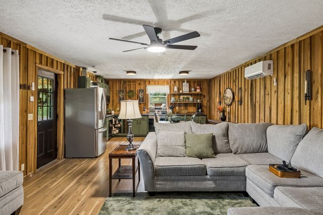238 Rarick Ln, Gainesboro, TN 38562