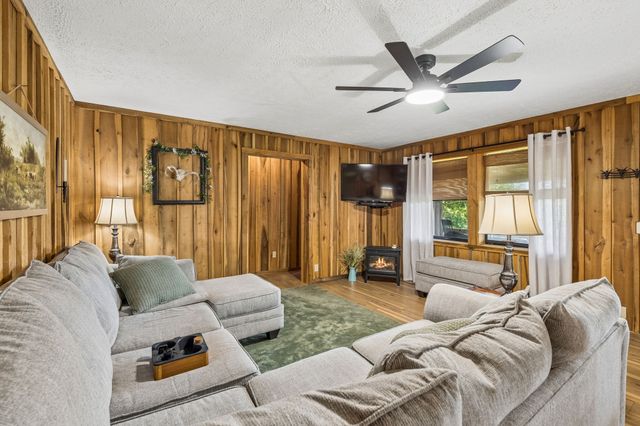 238 Rarick Ln, Gainesboro, TN 38562