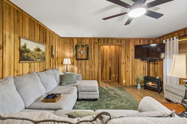 238 Rarick Ln, Gainesboro, TN 38562