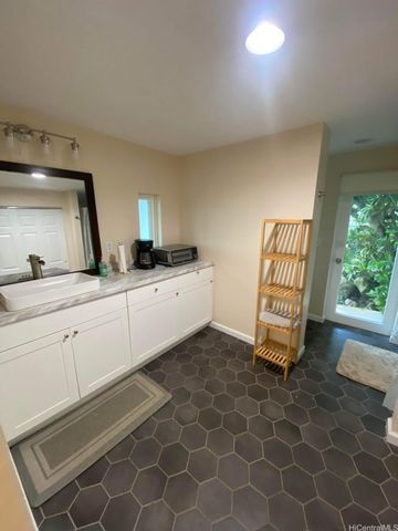 3232 Paty Drive Studio, Honolulu, HI 96822