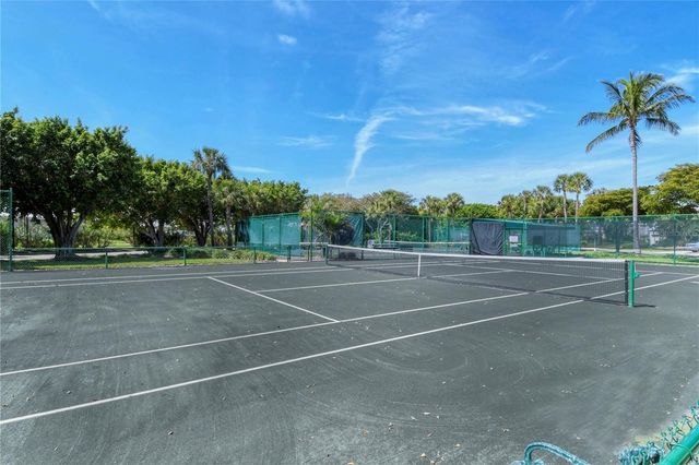 3530 MISTLETOE LANE, Longboat Key, FL 34228
