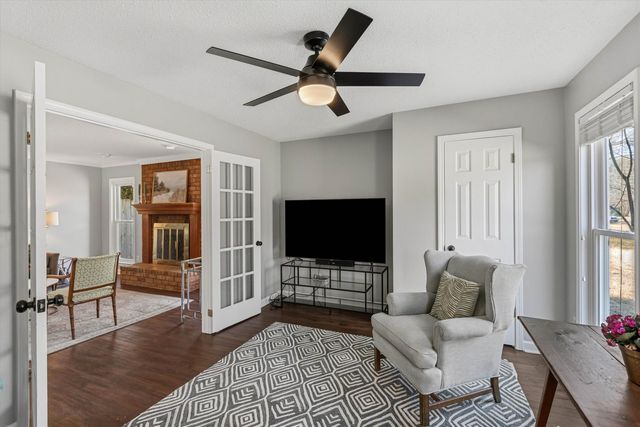 7729 RIVER BEND DR, Germantown, TN 38138