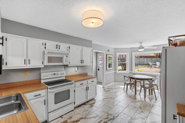 7729 RIVER BEND DR, Germantown, TN 38138