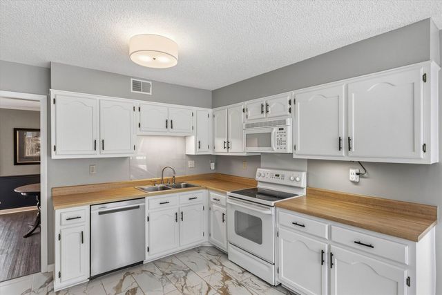 7729 RIVER BEND DR, Germantown, TN 38138