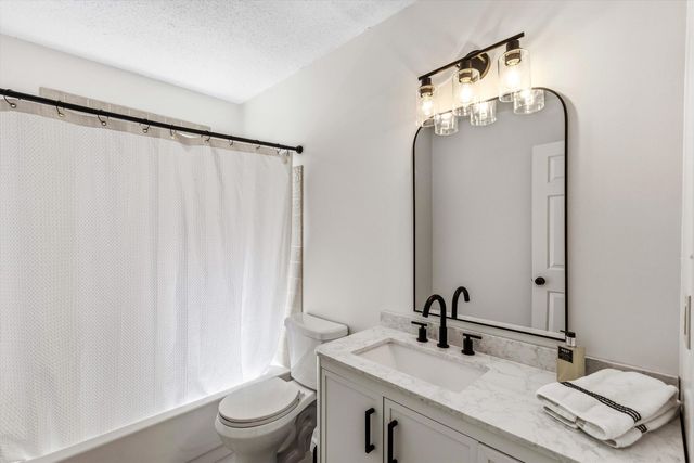 7729 RIVER BEND DR, Germantown, TN 38138