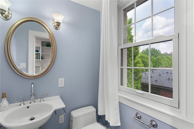 703 Saint James St, Shadyside, PA 15232