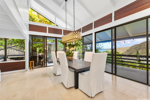 864 Nana Honua Street, Honolulu, HI 96825