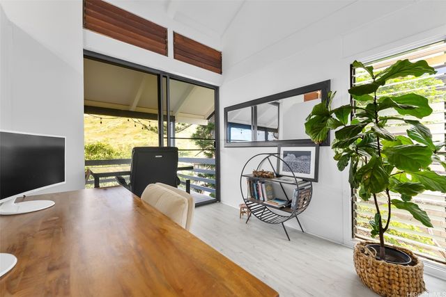 864 Nana Honua Street, Honolulu, HI 96825