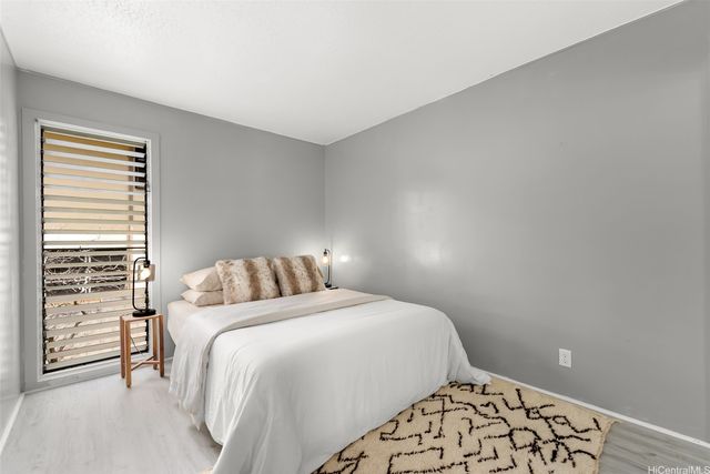 864 Nana Honua Street, Honolulu, HI 96825
