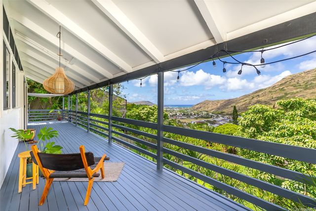 864 Nana Honua Street, Honolulu, HI 96825