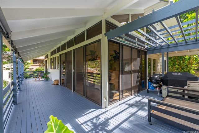 864 Nana Honua Street, Honolulu, HI 96825
