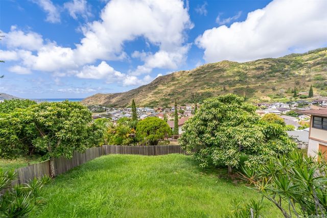 864 Nana Honua Street, Honolulu, HI 96825