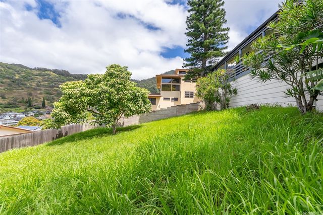 864 Nana Honua Street, Honolulu, HI 96825