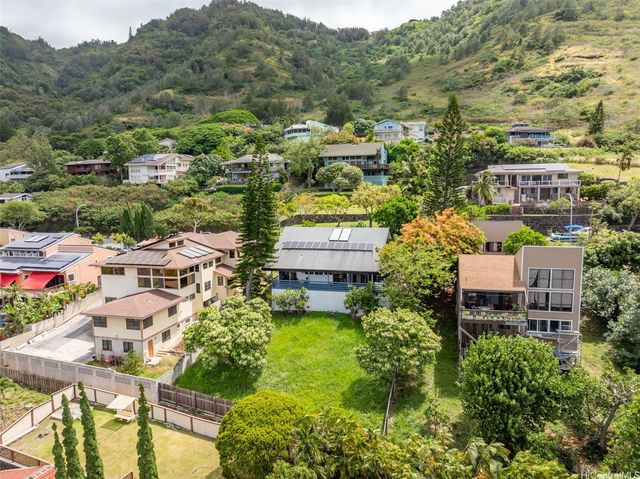 864 Nana Honua Street, Honolulu, HI 96825