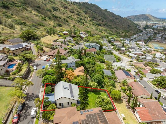 864 Nana Honua Street, Honolulu, HI 96825