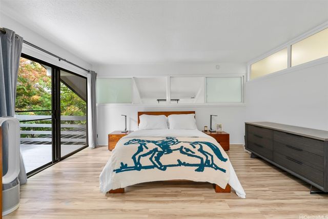 864 Nana Honua Street, Honolulu, HI 96825