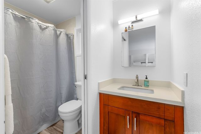 864 Nana Honua Street, Honolulu, HI 96825