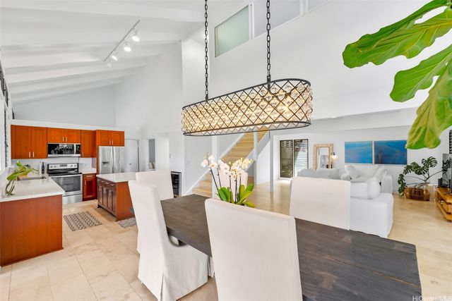 864 Nana Honua Street, Honolulu, HI 96825
