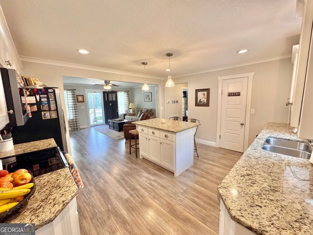 118 Kay Nursery Road, Royston, GA 30662