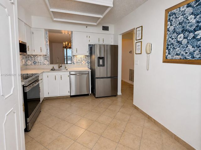 4550 NW 18th Avenue 606, Deerfield Beach, FL 33064
