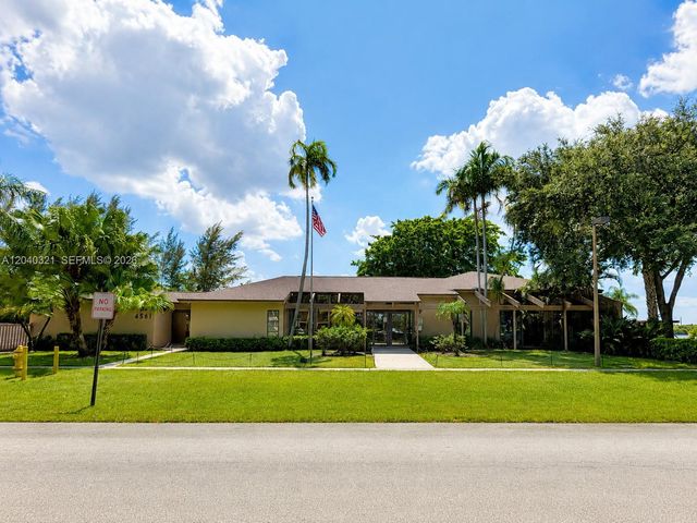 4550 NW 18th Avenue 606, Deerfield Beach, FL 33064