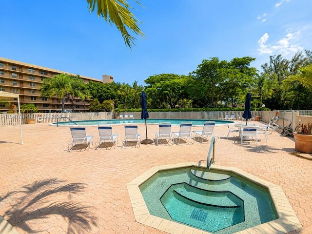 4550 NW 18th Avenue 606, Deerfield Beach, FL 33064