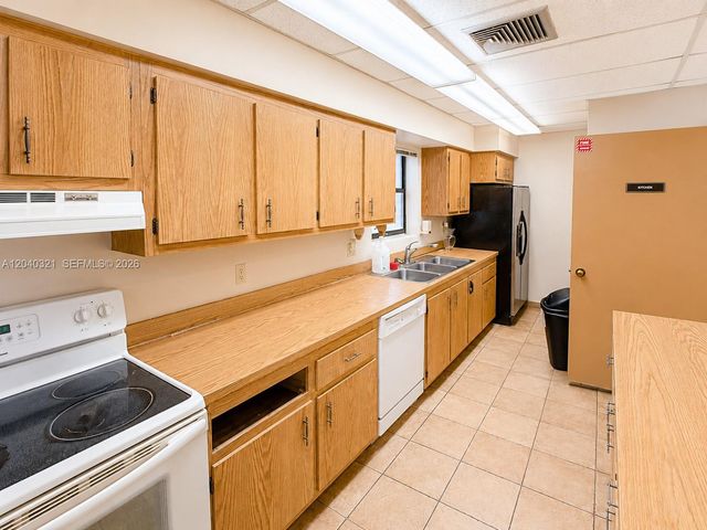 4550 NW 18th Avenue 606, Deerfield Beach, FL 33064