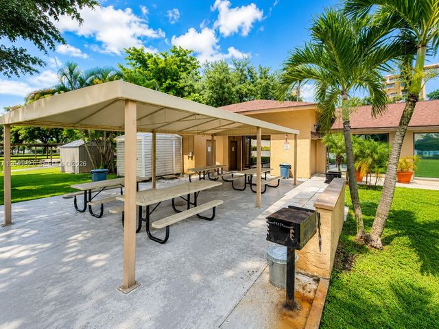 4550 NW 18th Avenue 606, Deerfield Beach, FL 33064