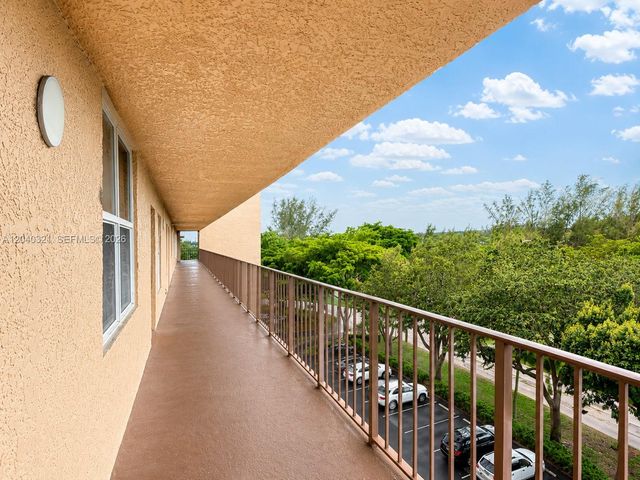4550 NW 18th Avenue 606, Deerfield Beach, FL 33064