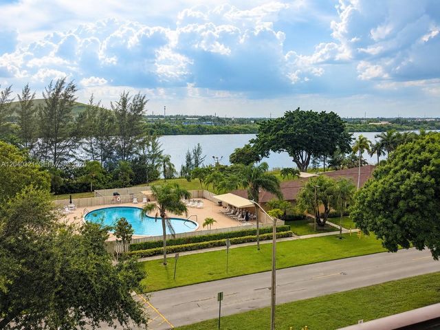 4550 NW 18th Avenue 606, Deerfield Beach, FL 33064