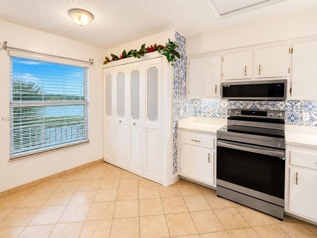 4550 NW 18th Avenue 606, Deerfield Beach, FL 33064
