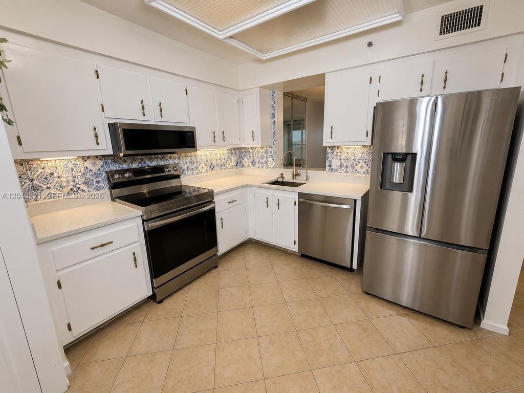 4550 NW 18th Avenue 606, Deerfield Beach, FL 33064
