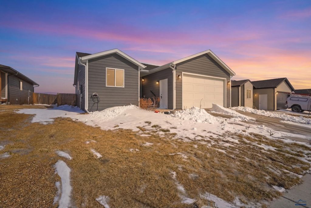 5520 COAL BANK DR, Rapid City, SD 57701