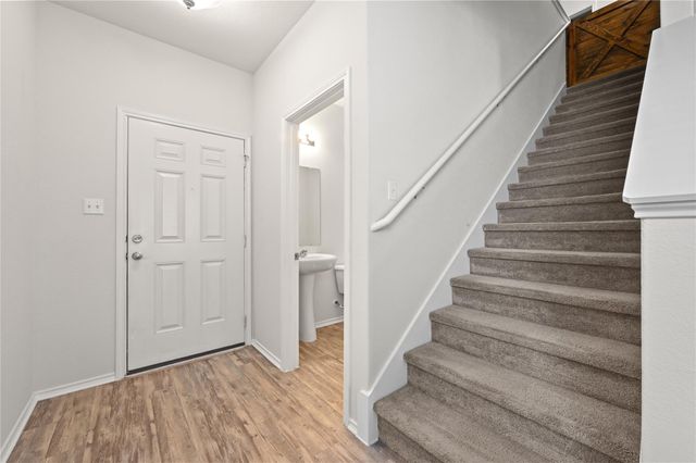 511 Eves Necklace DR, Buda, TX 78610