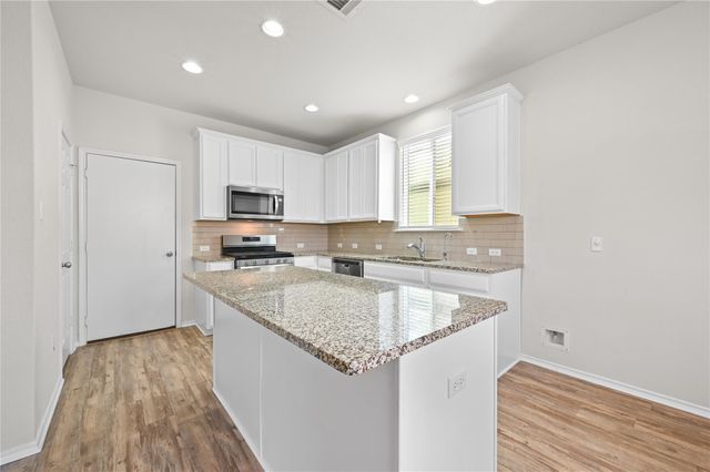 511 Eves Necklace DR, Buda, TX 78610