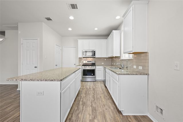 511 Eves Necklace DR, Buda, TX 78610